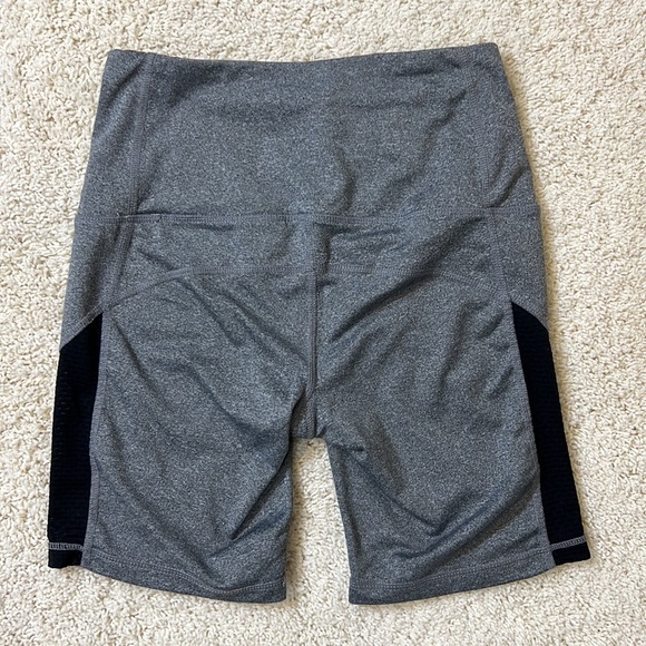 Reebok Bermuda Color Block Biker Short - Picture 2 of 9